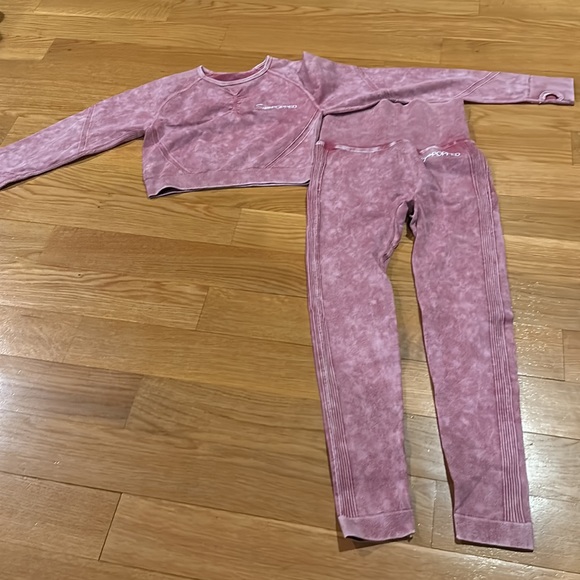 Sugar Popped Women's Sz S Berry Pink Cropped Top & Legging Extreme Lift Set - Picture 7 of 16